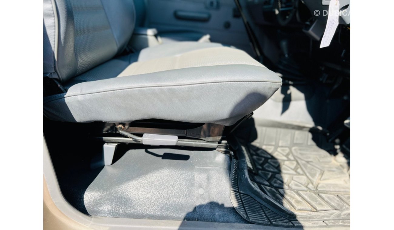 Toyota Land Cruiser 70