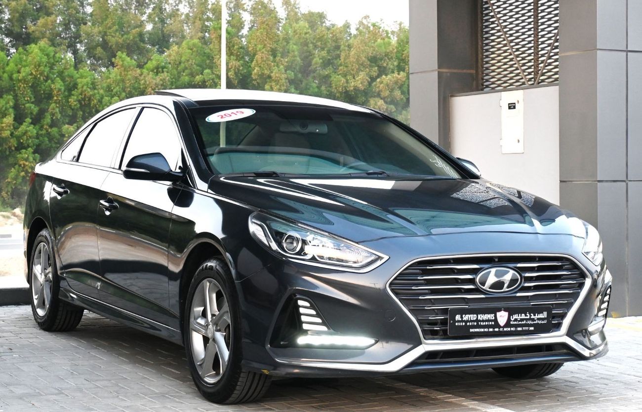 Hyundai Sonata Limited Hyundai Sonata 2019 GCC mid-range in excellent condition, inside and out