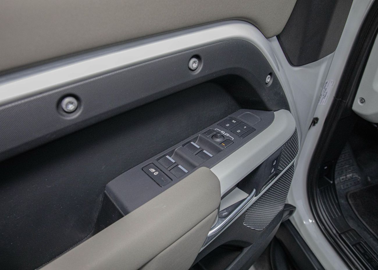 لاند روفر ديفندر 110 SE P400 3.0L