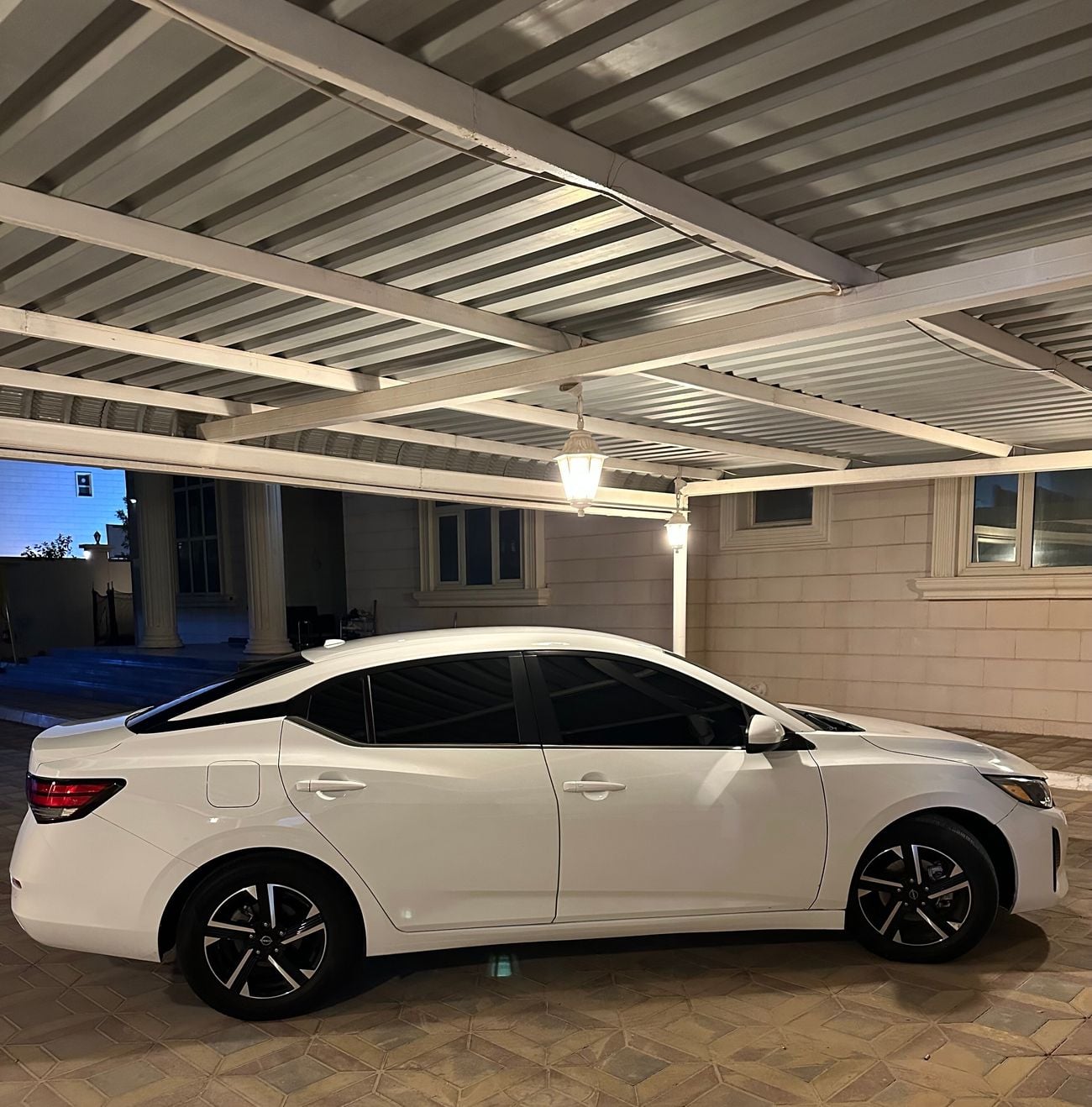 Nissan Sentra Sentra SV 1/2