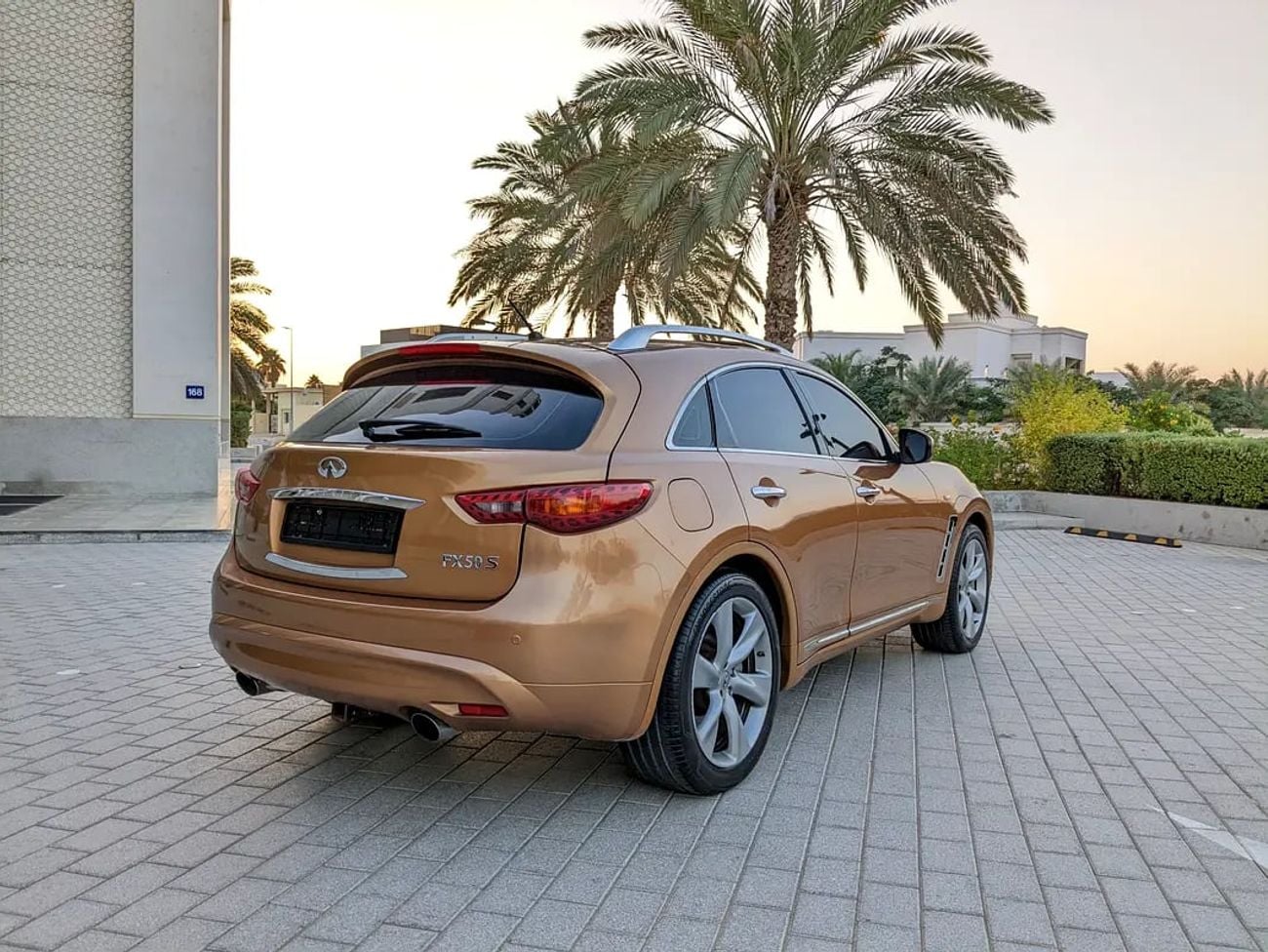 إنفينيتي FX50 Sport GCC Specs Very Clean Agency Mint Condition V8 Premium Luxury SUV