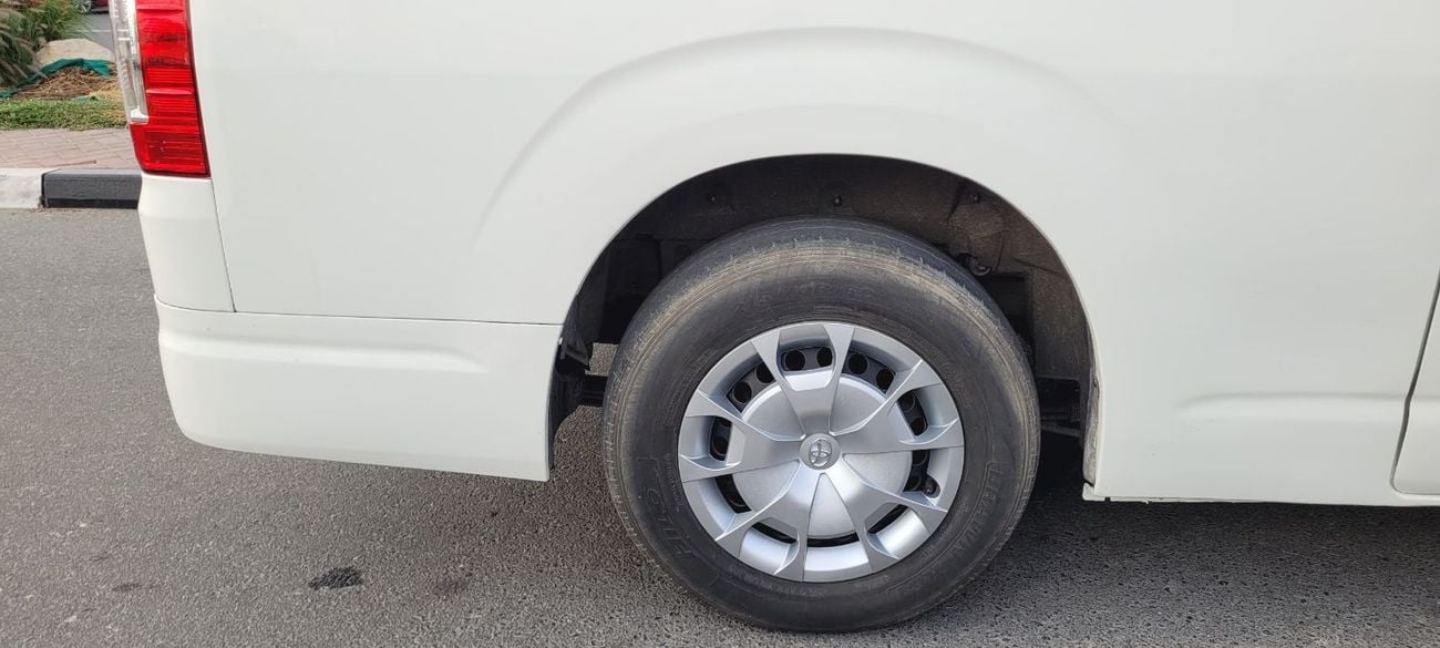 Toyota Hiace GL Highroof 2.8L RHD Automatic Gear 2WD 1GD-FTV Diesel Engine 13 Seats 5 Foors