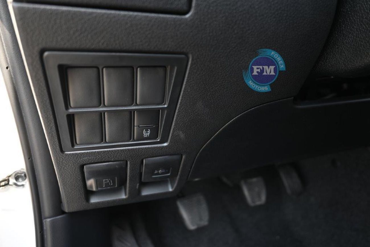 تويوتا هيلوكس Double Cab DLX-G 2.4L Diesel 4WD 6 Seater Manual