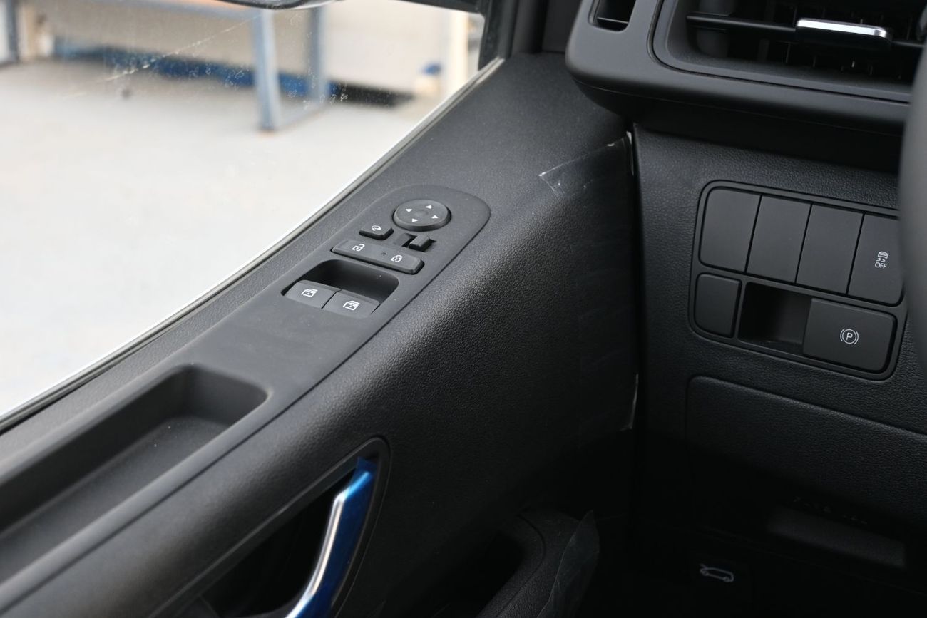 Hyundai Staria Hyundai Staria 3.5L Petrol, Van 9 Seats, Color White, Model 2024