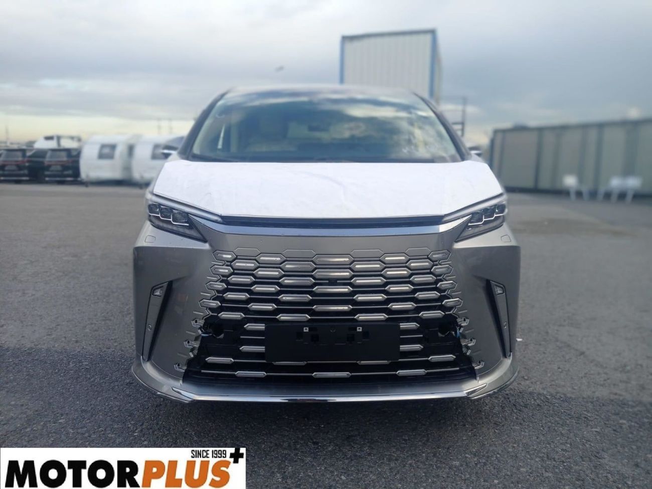 لكزس LM 350h Hybrid 4 Seater 2025 - Ready Stock!