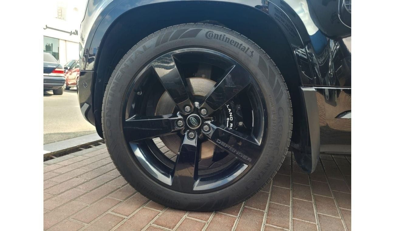 لاند روفر ديفندر LANDROVER DEFENDER V8 EDITION MODEL 2023 KM 38000 TWO DOOR GCC SPEC WARRANTY UNTIL 2026