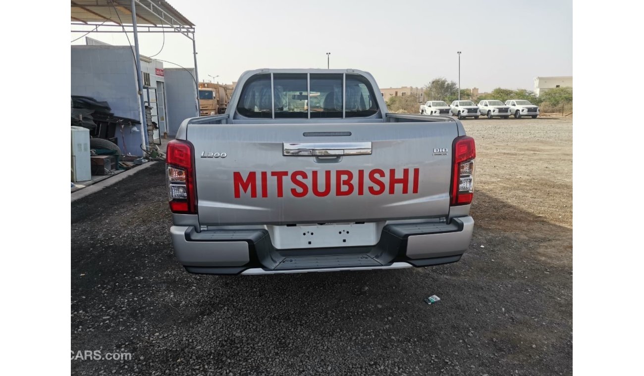 Mitsubishi L200 M/T 2021 Diesel GCC ( Production Jan/2021 ) Full option chrome package / stop lamp