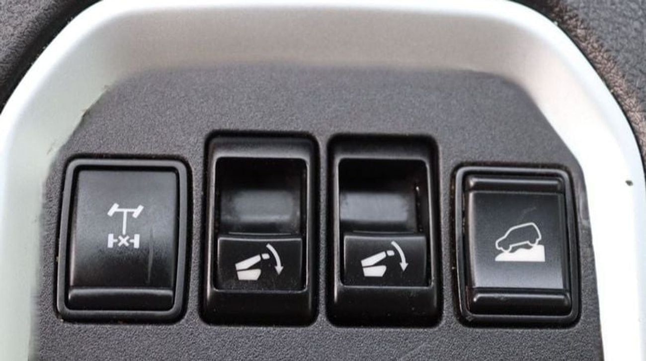 Nissan XTerra Titanium 2.5L 4WD 2022 NISSAN X-TERRA-TITANIUM GCC model in excellent condition without accidents -