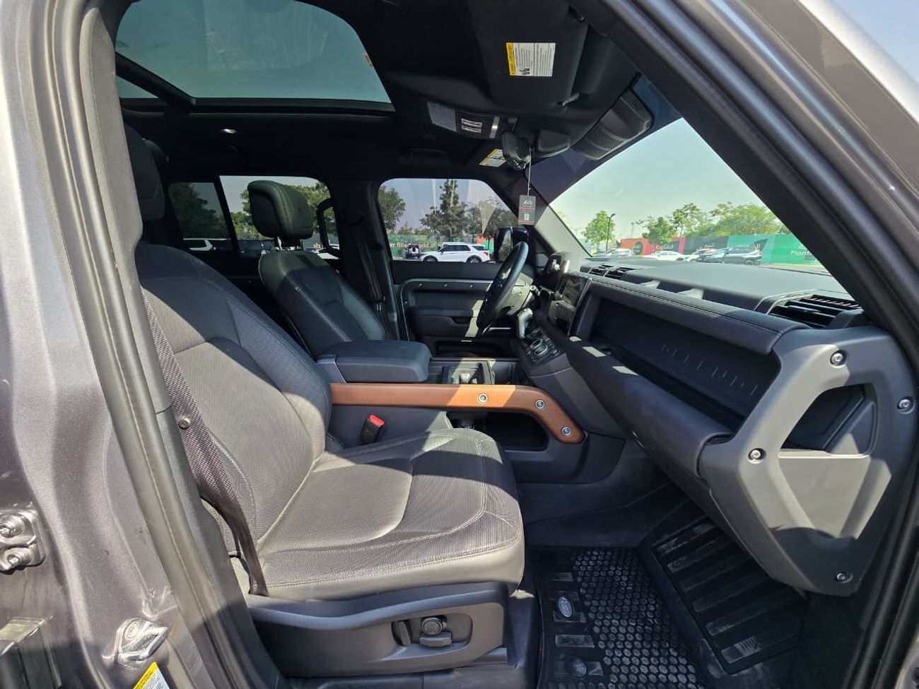 لاند روفر ديفندر P400 110 X-Dynamic HSE 3.0L (5 Seater)