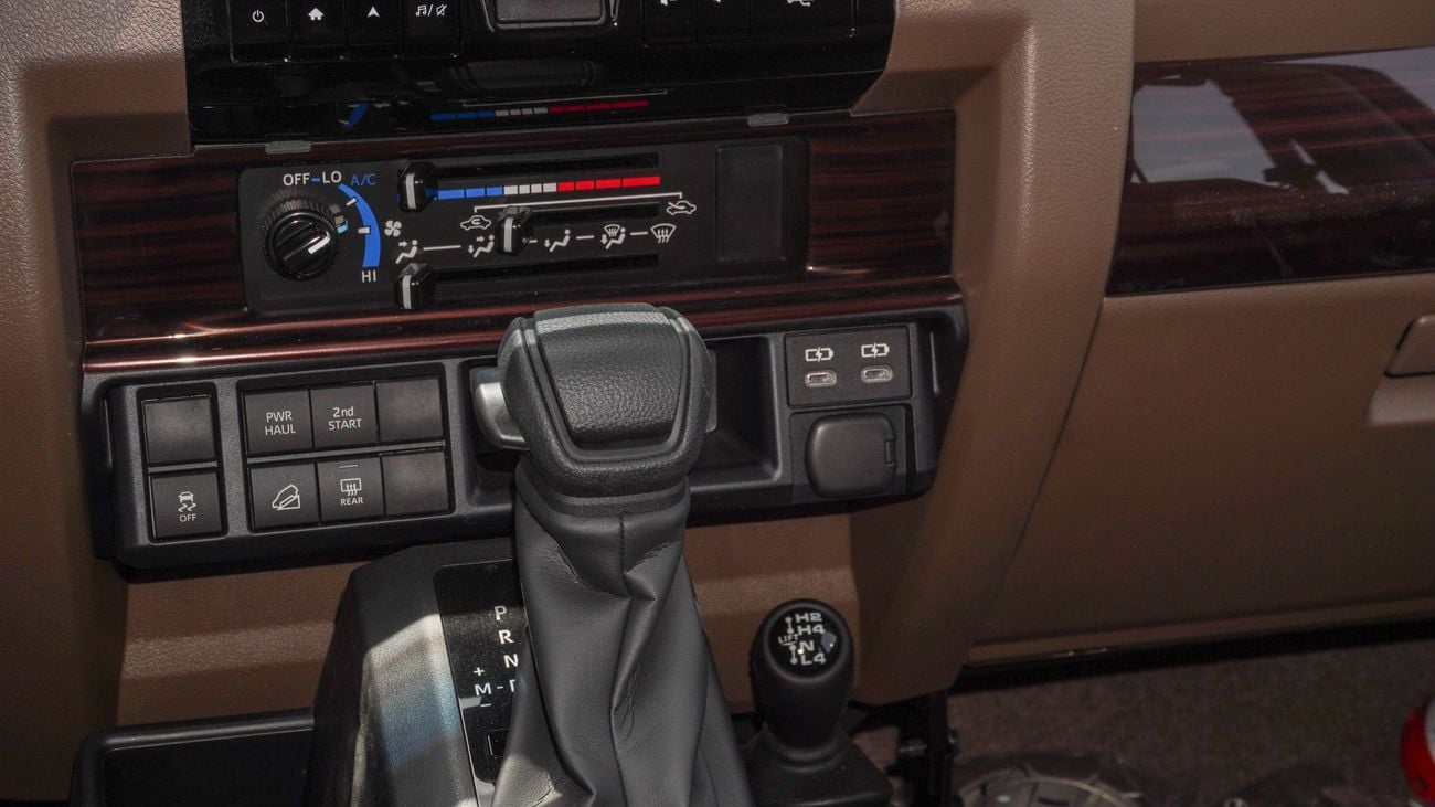 تويوتا لاند كروزر 70 LX 4.0 L V6