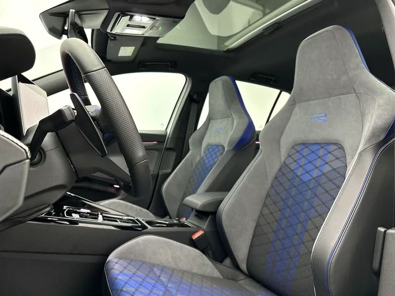 Volkswagen Golf R R 2.0L Fabric Seats with Sunroof
