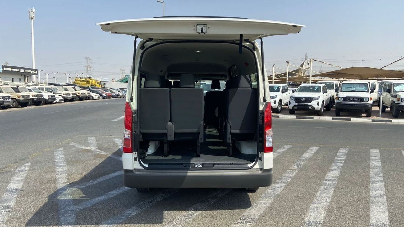 Toyota Hiace TOYOTA HIACE 2.8 DIESEL DX MANUAL TRANSMISSION