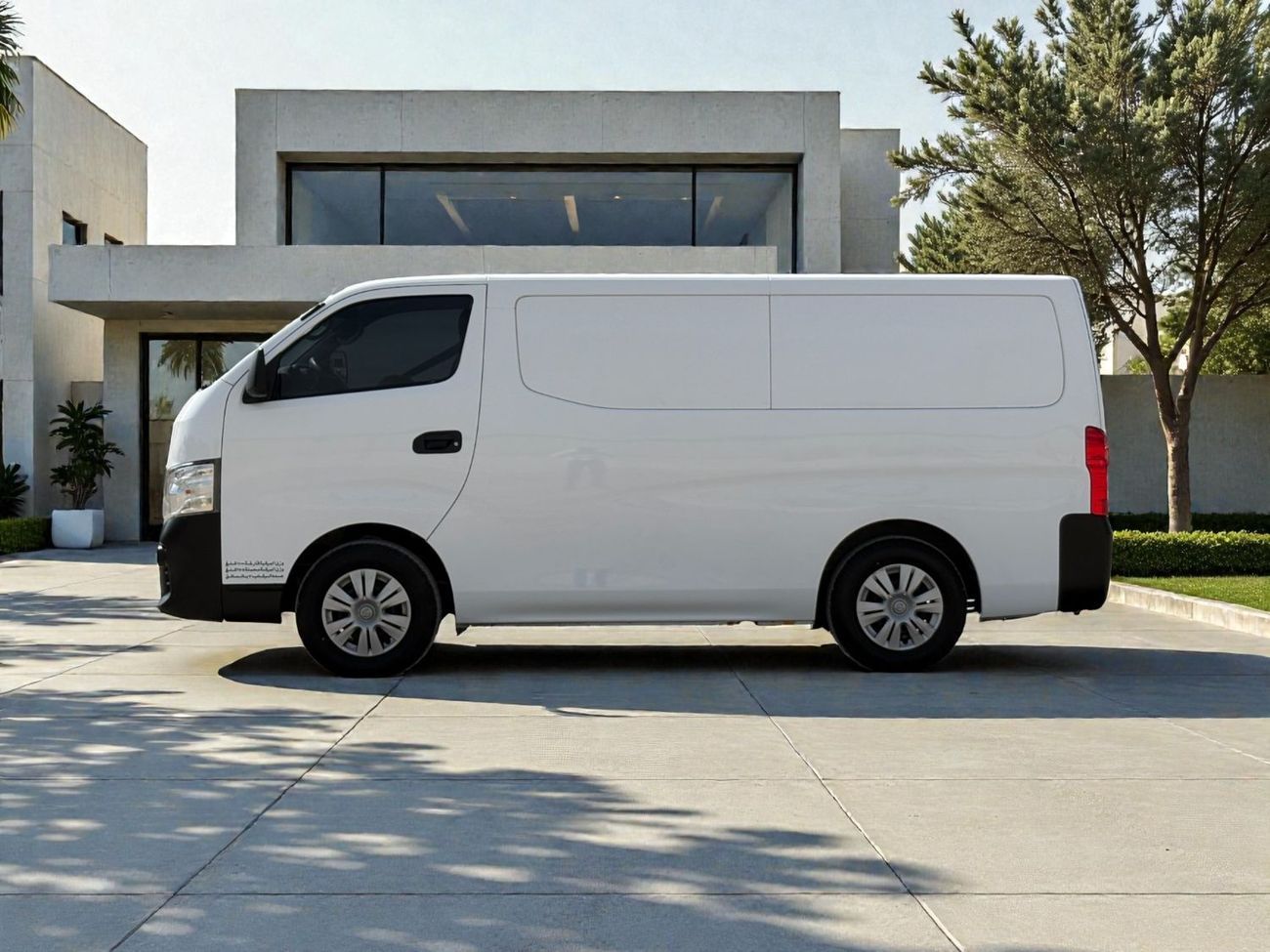 نيسان أورفان 2.5L A/T CHILLER VAN | 2021 | GCC SPECS | AED 880 per month