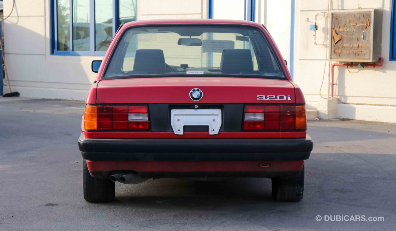 بي أم دبليو 320 i