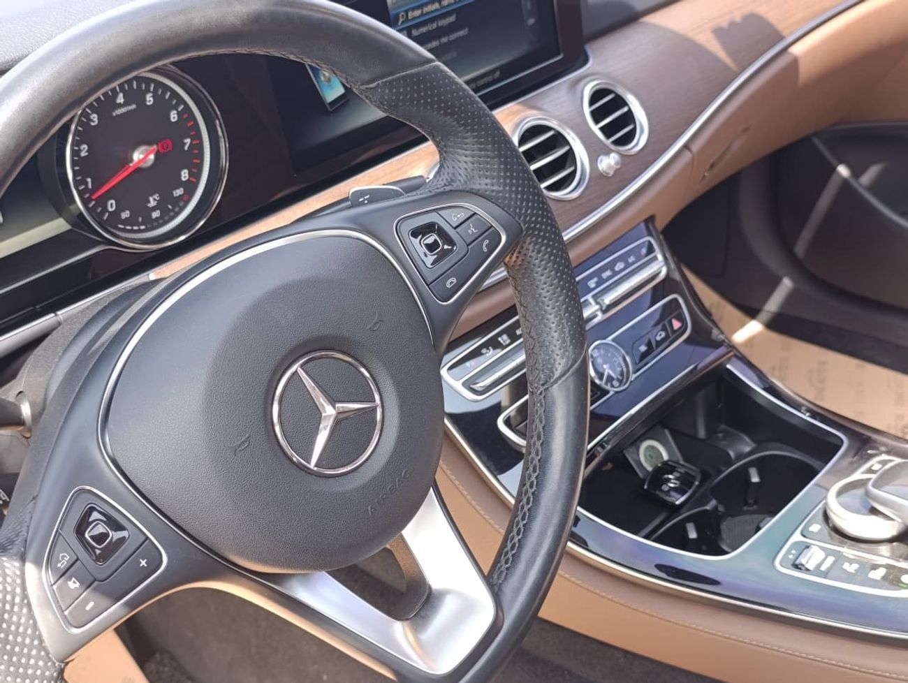 مرسيدس بنز E300 Premium + 2.0L