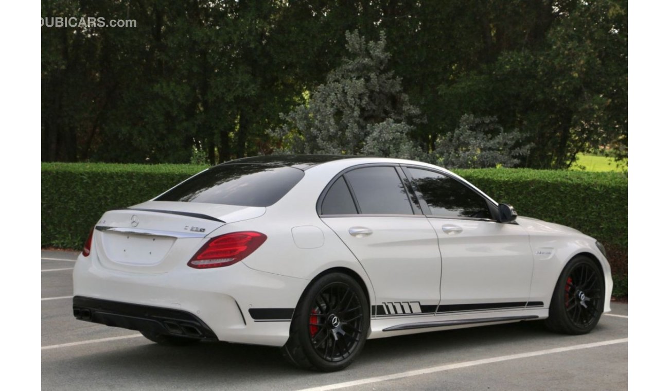 مرسيدس بنز C 63 AMG مرسيدس بنز اى ام جي C63 S. خليجي 2015 بحاله ممتازه بدون حوادث