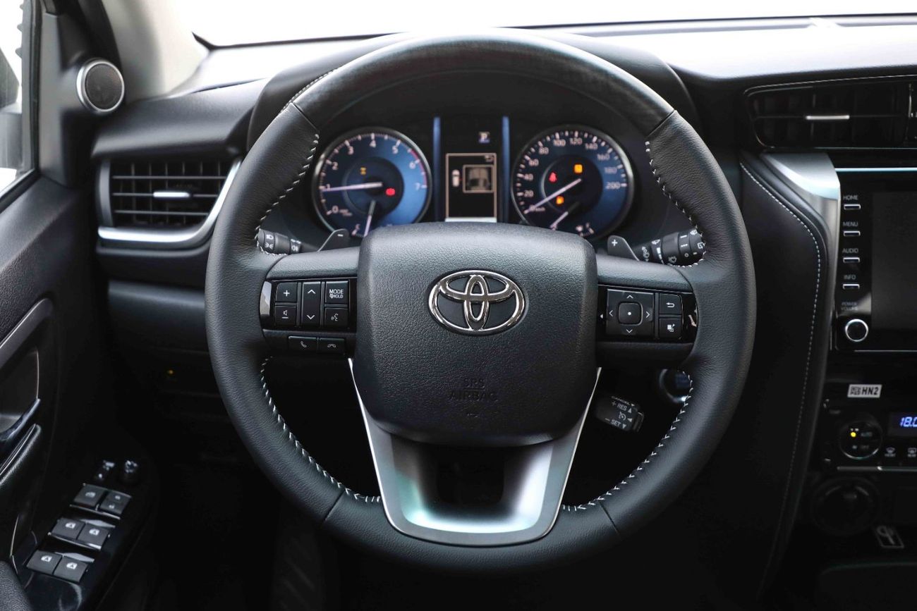 تويوتا فورتونر تويوتا فورتشنر 2024 4.0 4x4 HI - أسود اتيتيود من الداخل أسود | تصدير فقط