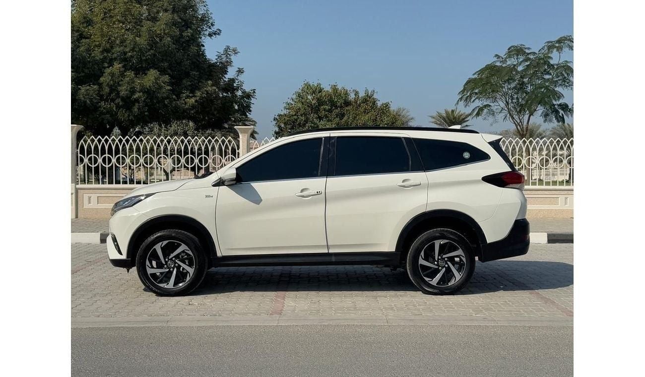 تويوتا راش Toyota Rush GX 2023 GCC 7 seater .Free accident