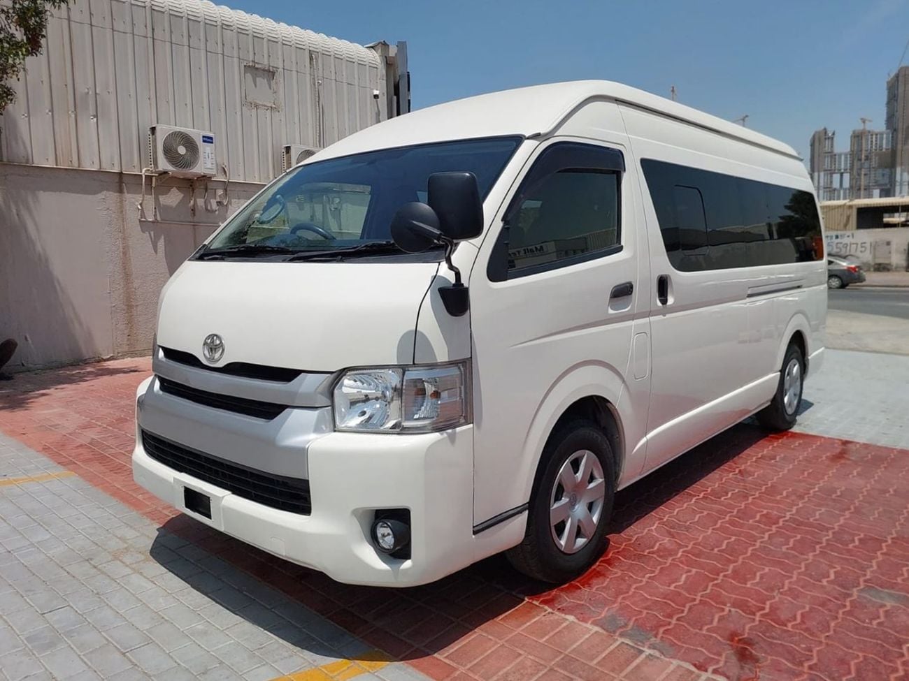 Toyota Hiace TOYOTA HIACE COMMUTER VAN RHD 2016 MODEL 3.0 L DIESEL AUTOMATIC(PM17014)