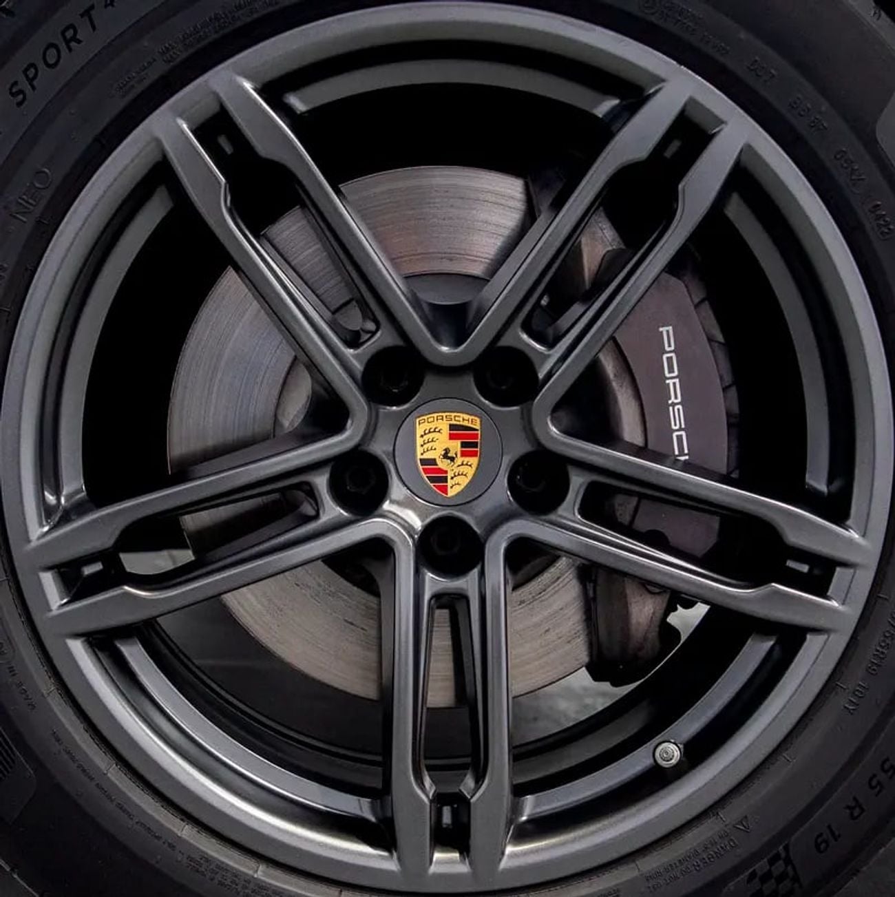 Porsche Macan STANDARD Dealer Service • Sport Chrono • AWD • GCC