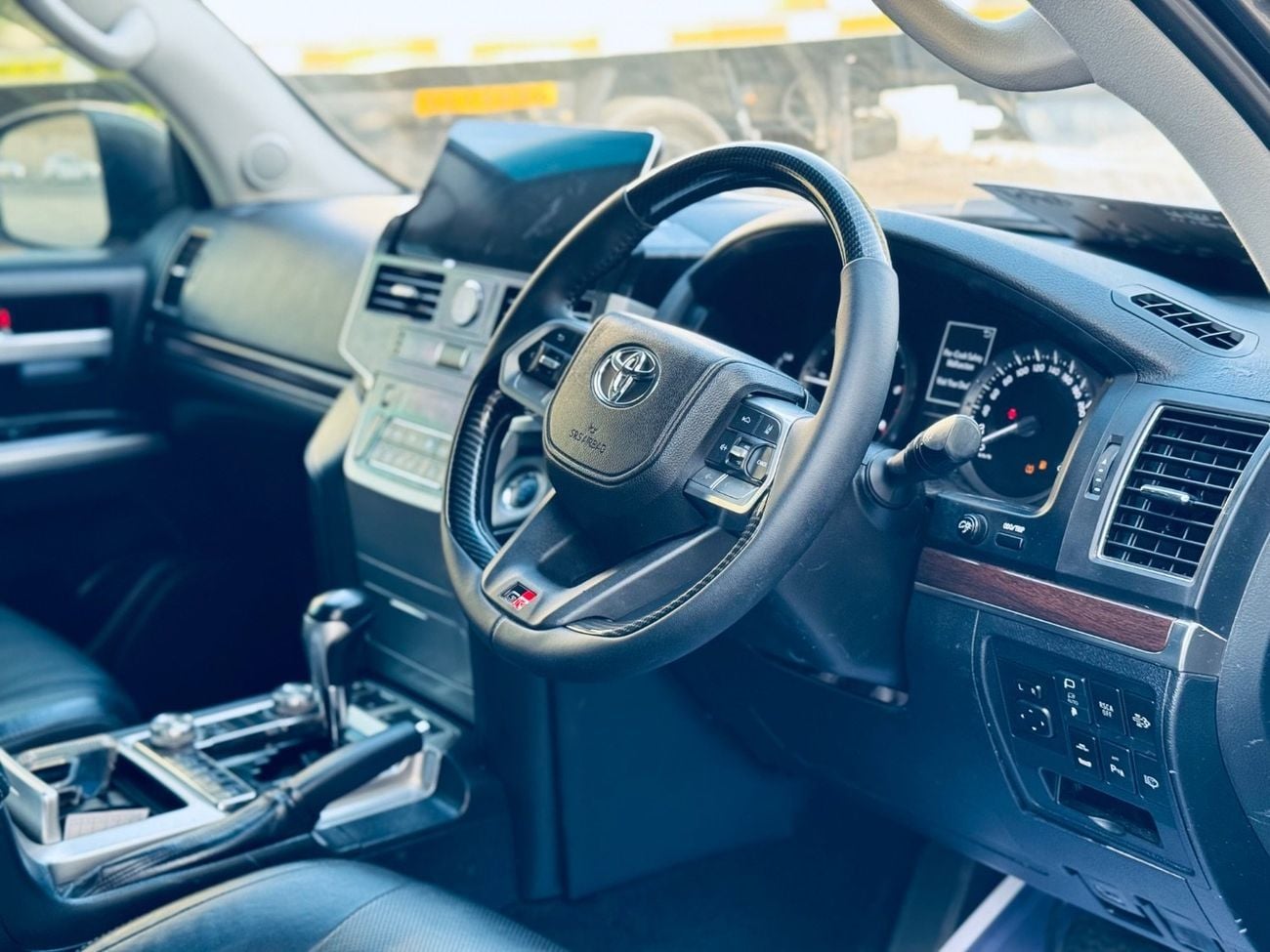 تويوتا لاند كروزر GXR Toyota Land Cruiser Sahara upgrade to 2024 RHD diesel