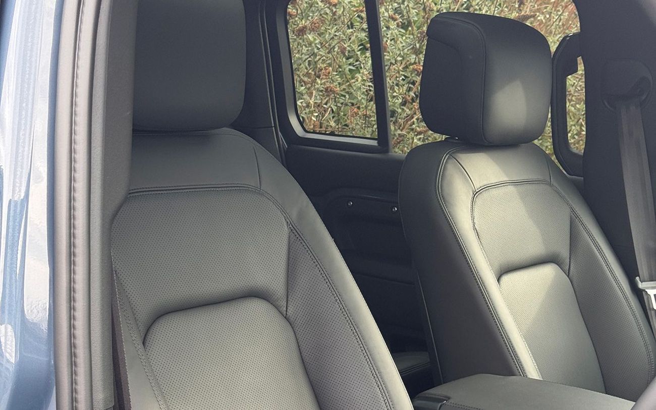 Land Rover Defender P300 110 2.0L (5 Seater) RIGHT HAND DRIVE