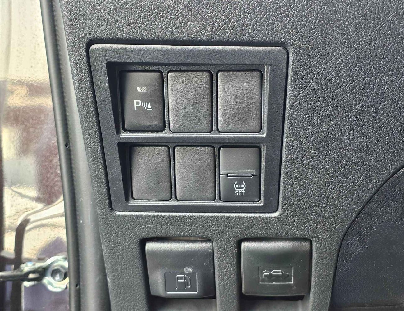 Toyota Fortuner FULL OPTION | 2.7L V4 PETROL | PUSH START | DVD CAMERA | AUTO A/C (CODE # FPF2)