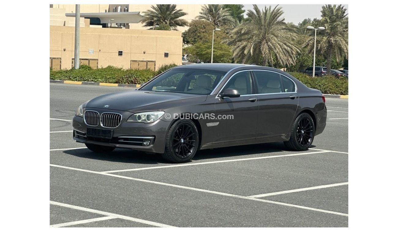 BMW 730Li Exclusive MODEL 2014 GCC CAR PERFECT CONDITION INSIDE AND OUTSIDE FULL T