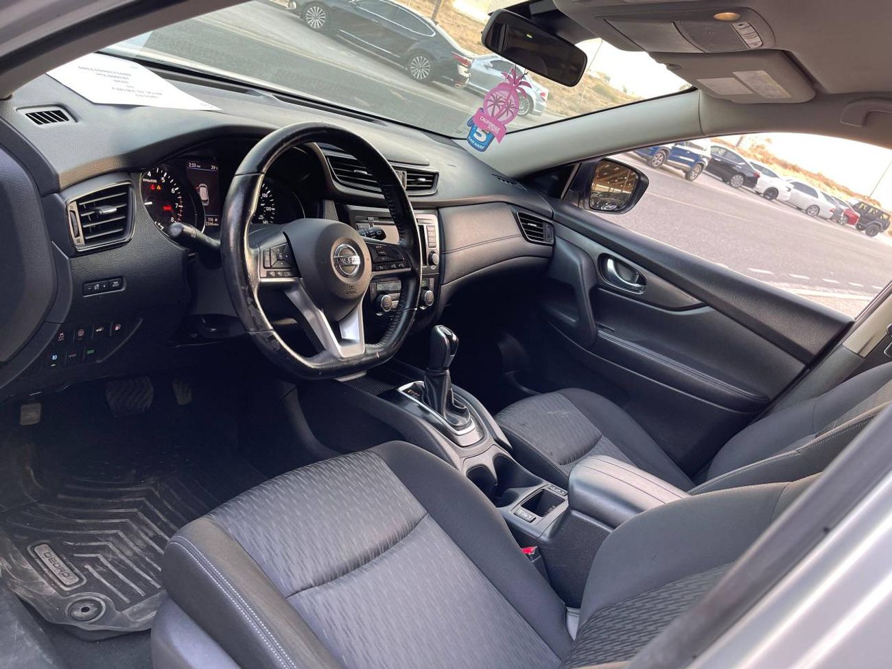 Nissan Rogue SV / V4 2.5L / RADAR / ROAD ASSIST / BIG SCREEN / 4X4 / RIMS / IN PERFECT CONDITION