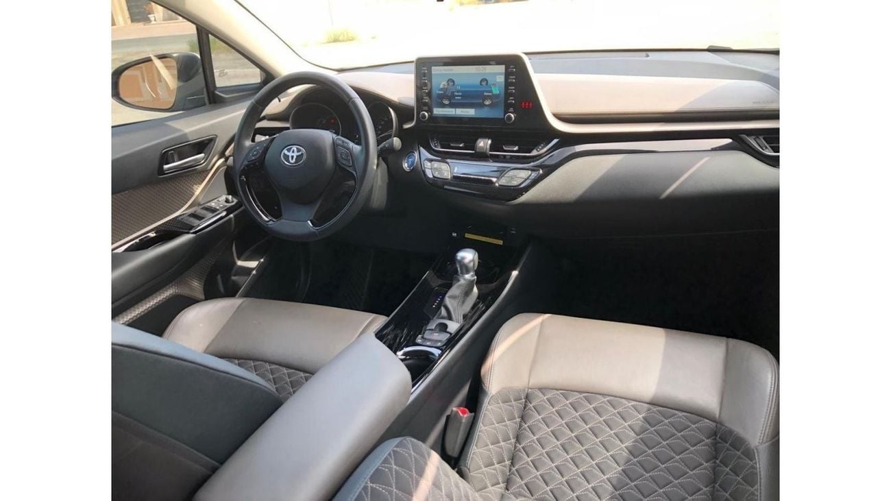 تويوتا CHR Toyota C-HR Hybrid 2023 (1.8L) GCC Specs Full Option