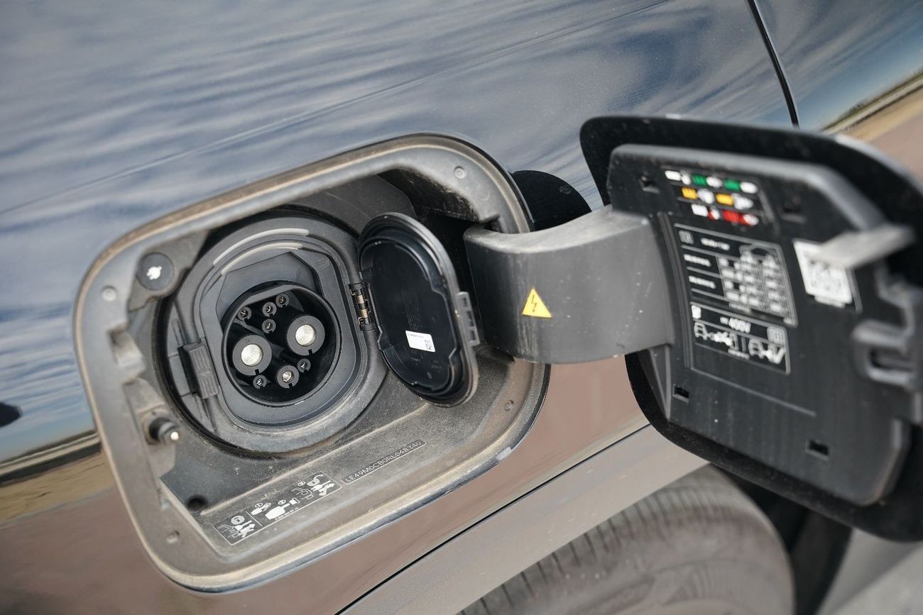 Mercedes-Benz EQB 260 2025 Mercedes-Benz EQB260 New Face left SUV FWD Black  0Km