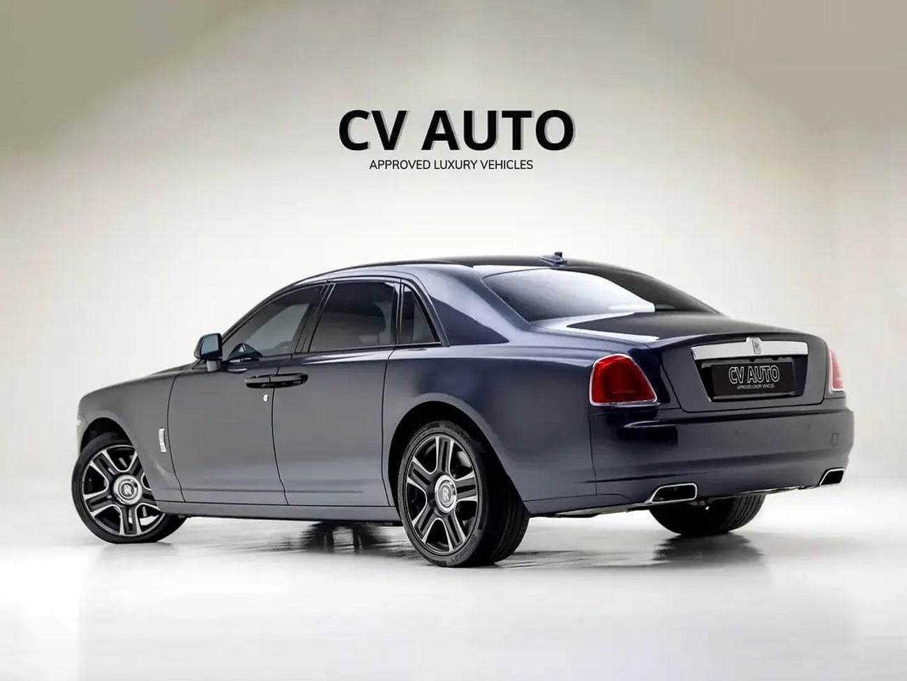 Rolls Royce Ghost V12 Luxury with Starlight Headliner | GCC Spec