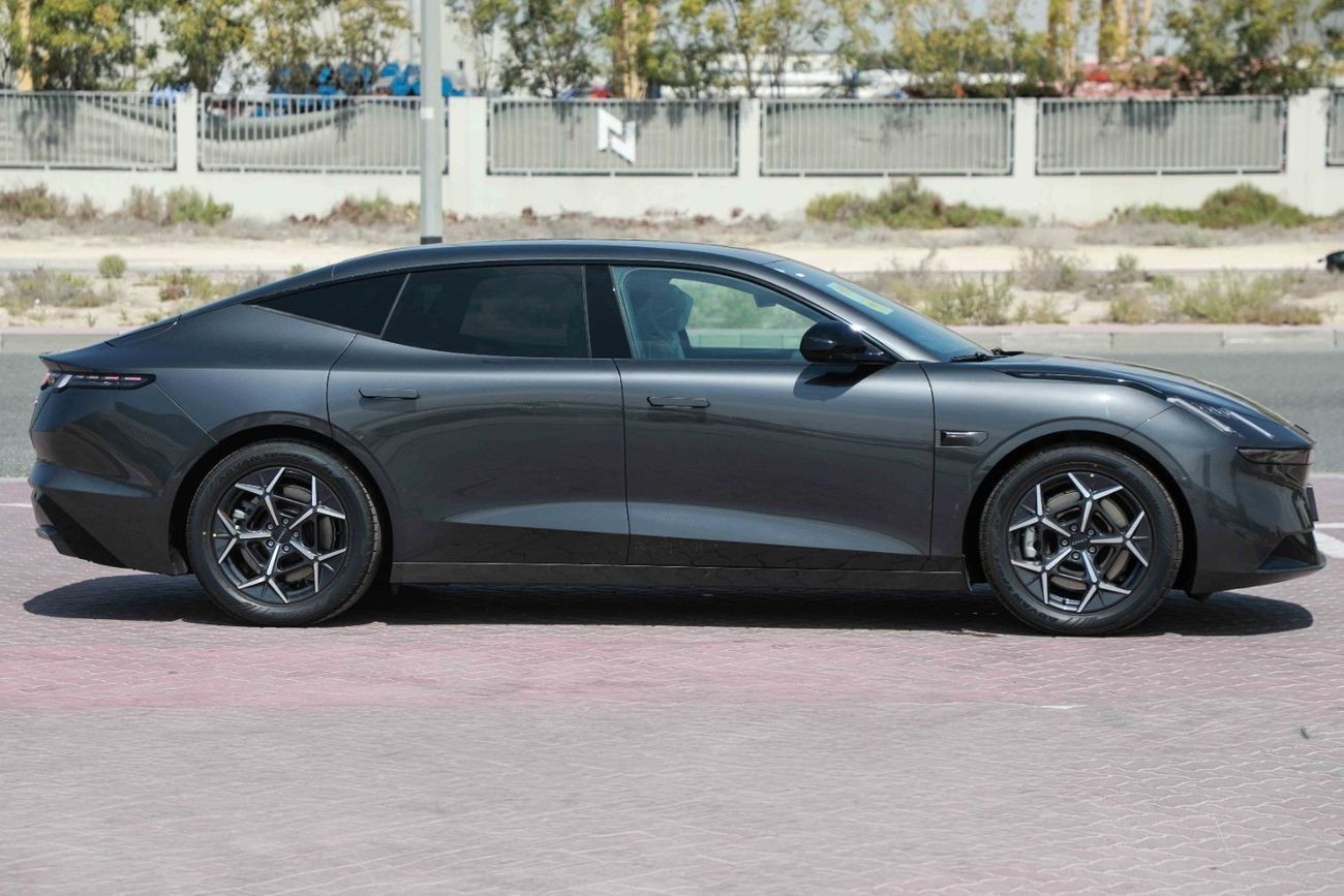 Lynk & Co Z10 2024 LYNK & CO Z10 MAX - GREY inside BROWN | Export Price