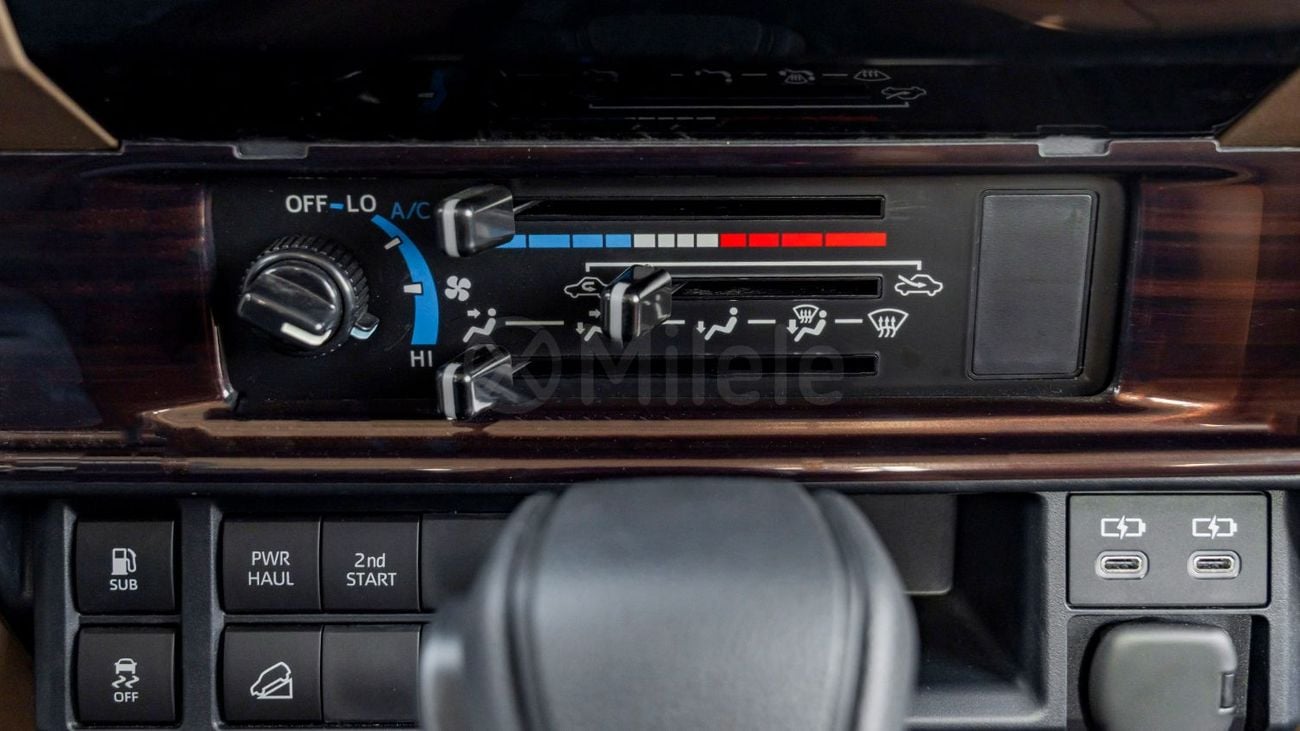 تويوتا لاند كروزر بيك أب 70 LX SC