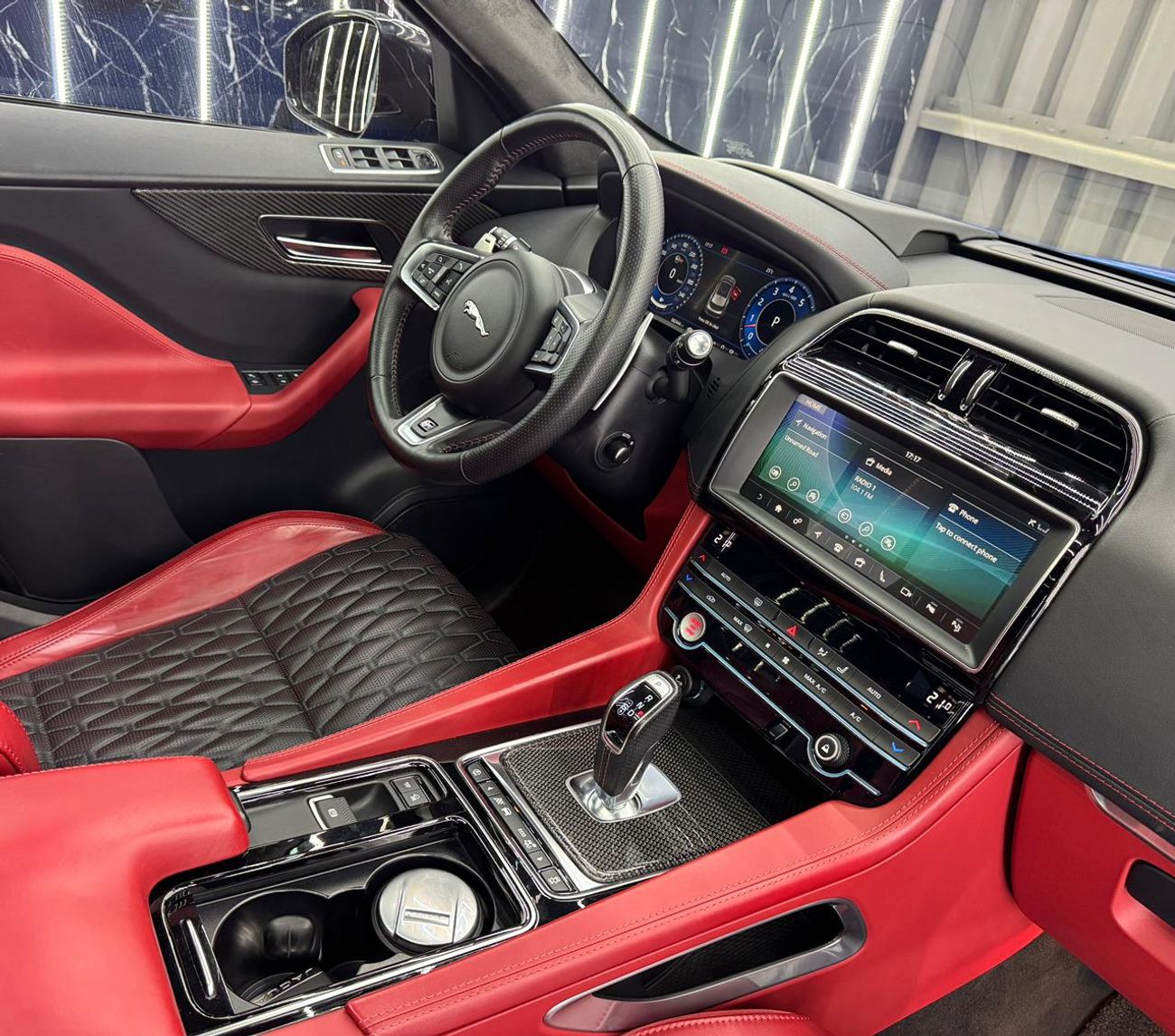 جاكوار F بيس SVR 5.0L