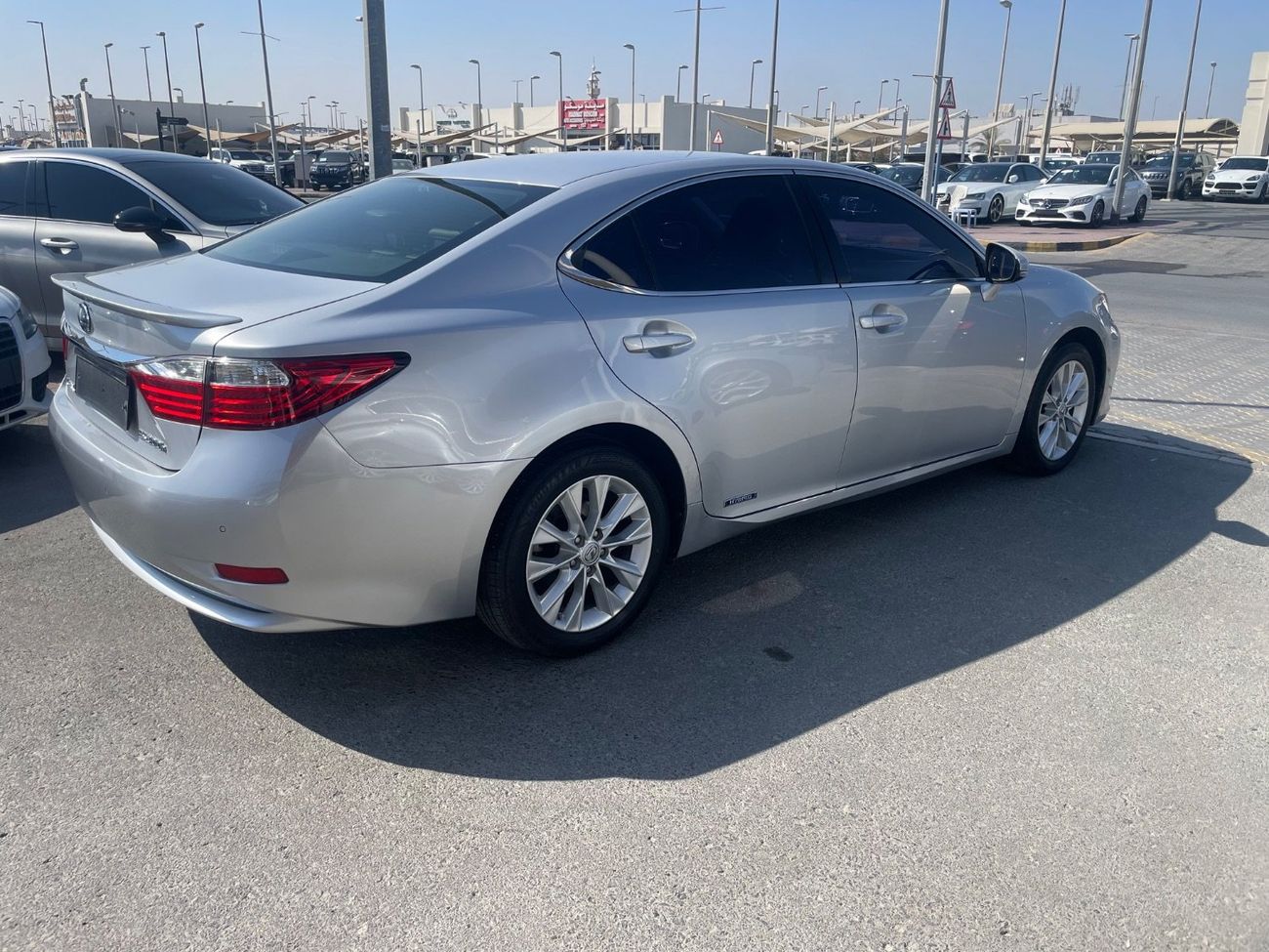 لكزس ES300h لكزس ES300 هايبرد وارد كوريا اوراق جمارك فل اوبشن بدون حوادث