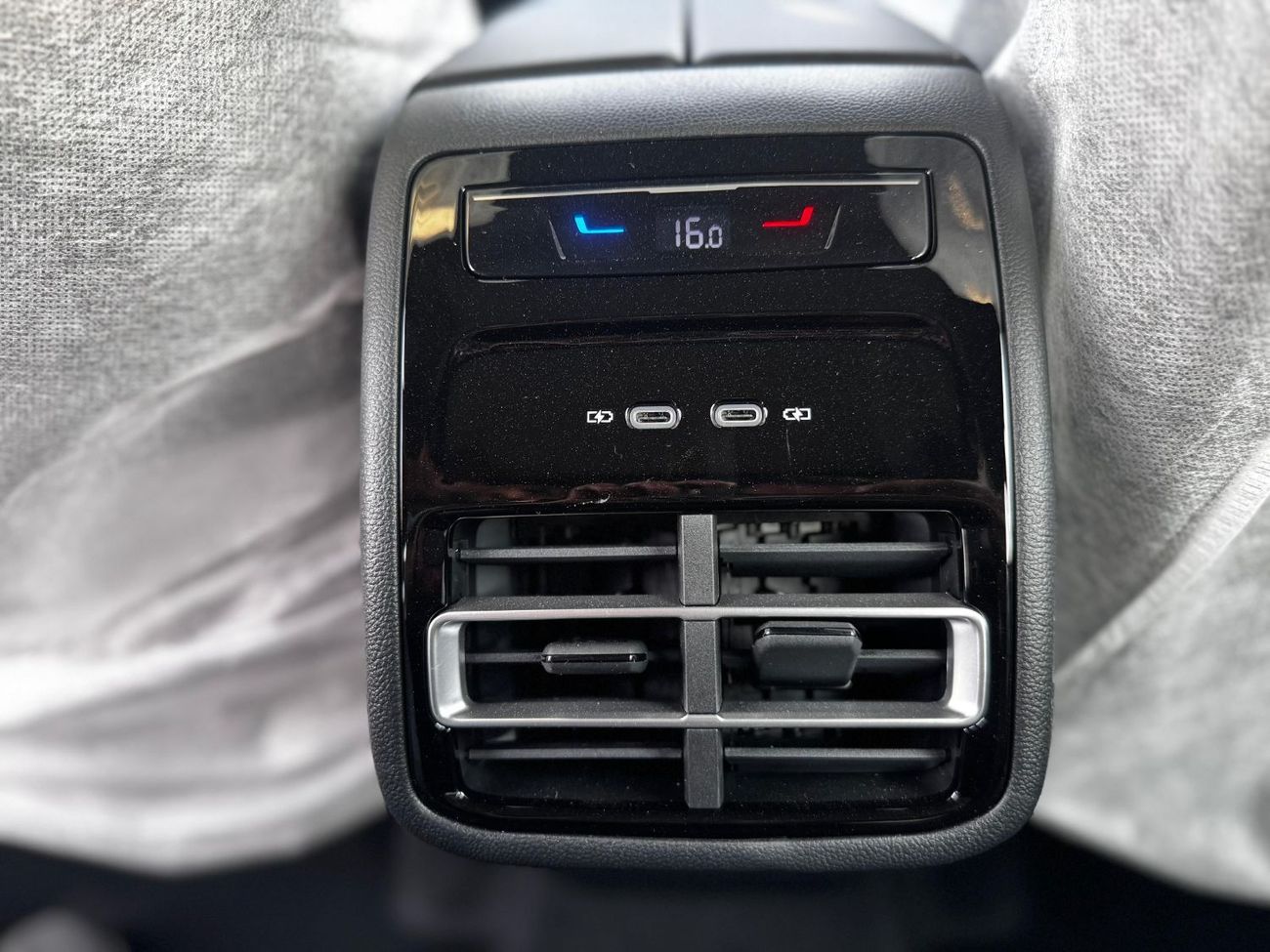 فولكس واجن تيجوان Volks wagen Tigwan R line  2.0 L. Model.  2025