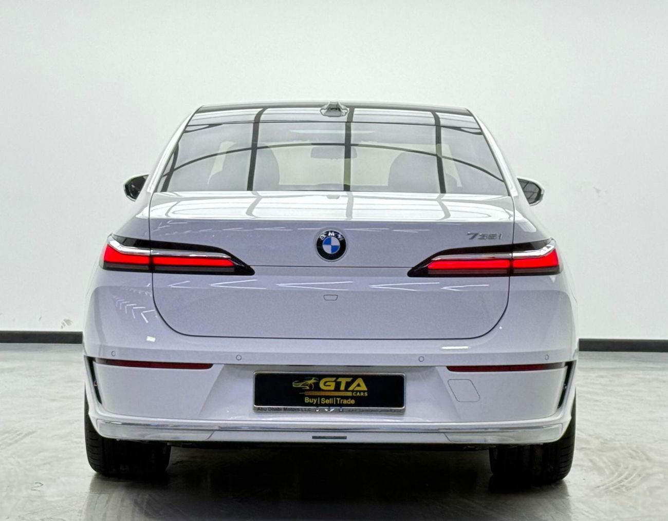 بي أم دبليو 735i *Brand New* 2025 BMW 735i Exclusive Pure, 2030 BMW Warranty + Service Pack, Delivery Kms, GCC