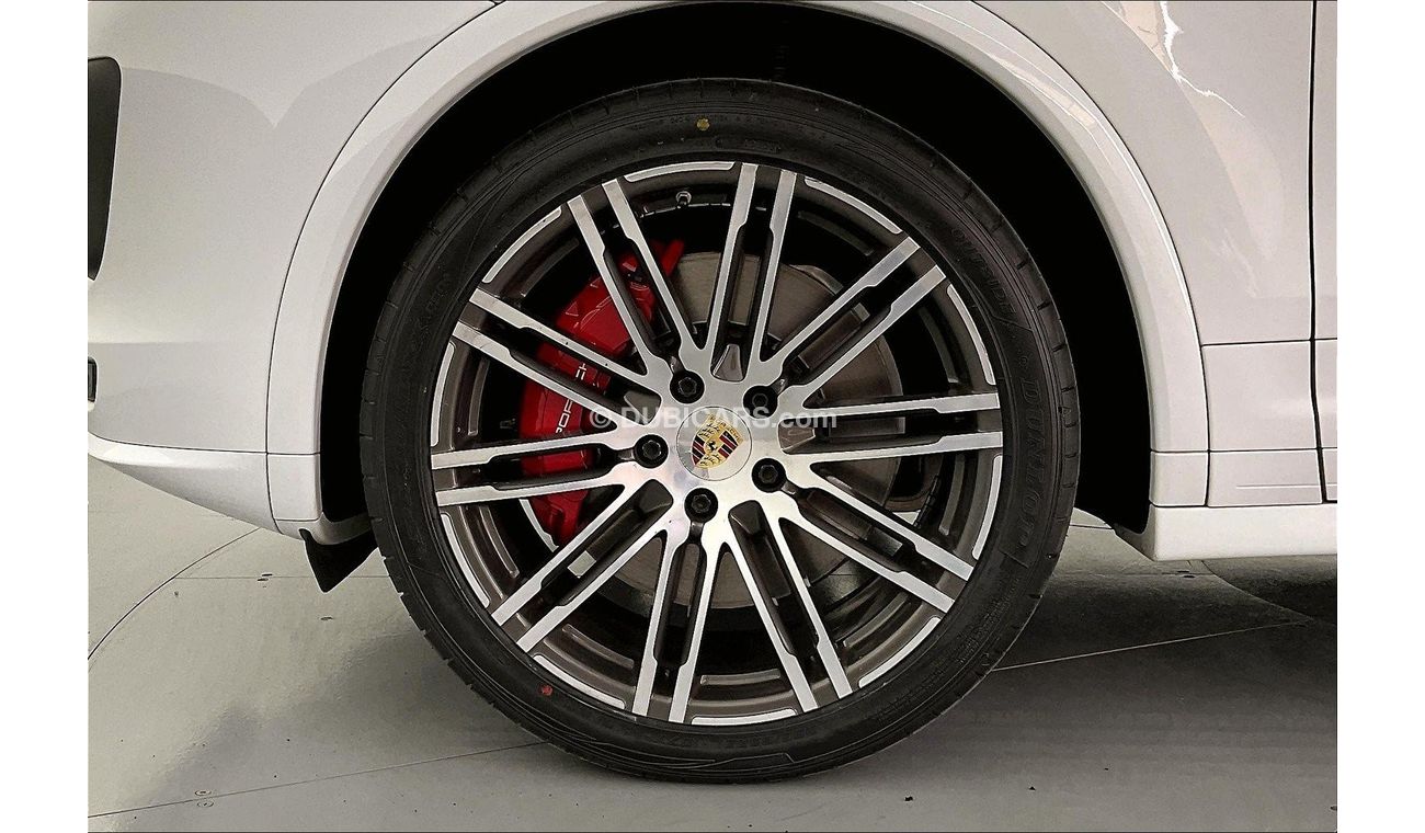 Used Porsche Cayenne GTS GTS 2017 for sale in Dubai 620048