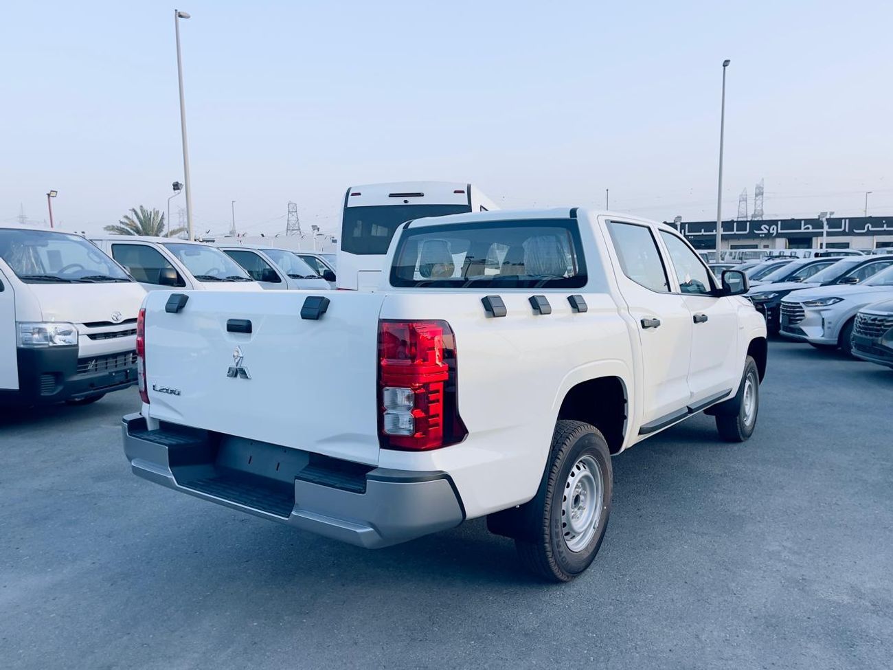 ميتسوبيشي L200 MITSUBISHI L200 GL 2.4L (128 HP) Double Cab Utility