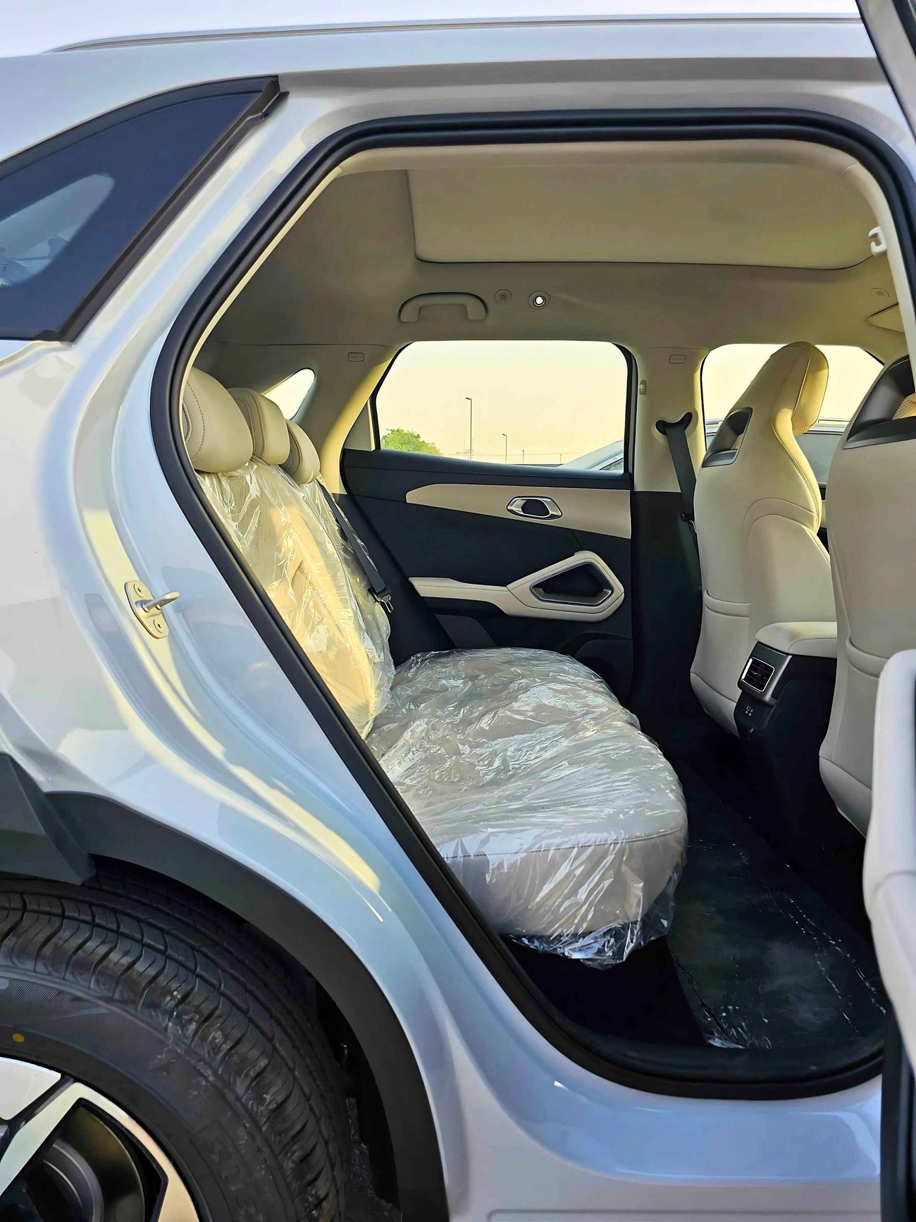 بي واي دي يوان أب EXCEEDING 401-KM / A/T / 360* CAMERA / HEADUP DISPLAY / PANORAMIC / ELECTRIC (CODE # EXCEEDING)