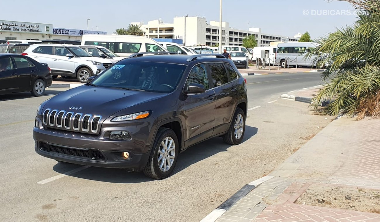 Jeep Cherokee LATITUDE PLUS 2018 GRAY