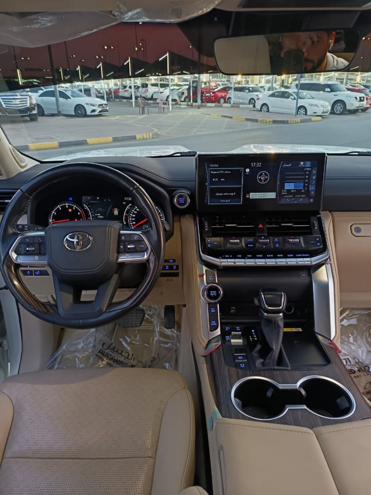 تويوتا لاند كروزر VXR 4.0L LHD-4WD-PETROL-6 CYLINDER-AUTOMATIC-7 SEATS-5 DOORS