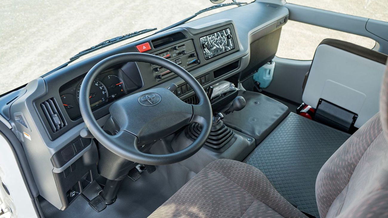 Toyota Coaster 4.2L 30 SEATER