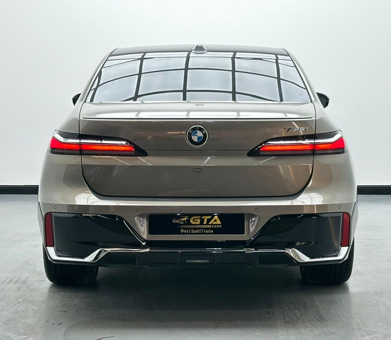 BMW 735i 2023 BMW 735i M-Sport, 2028 BMW Warranty and Service Pack, BMW Service History, GCC