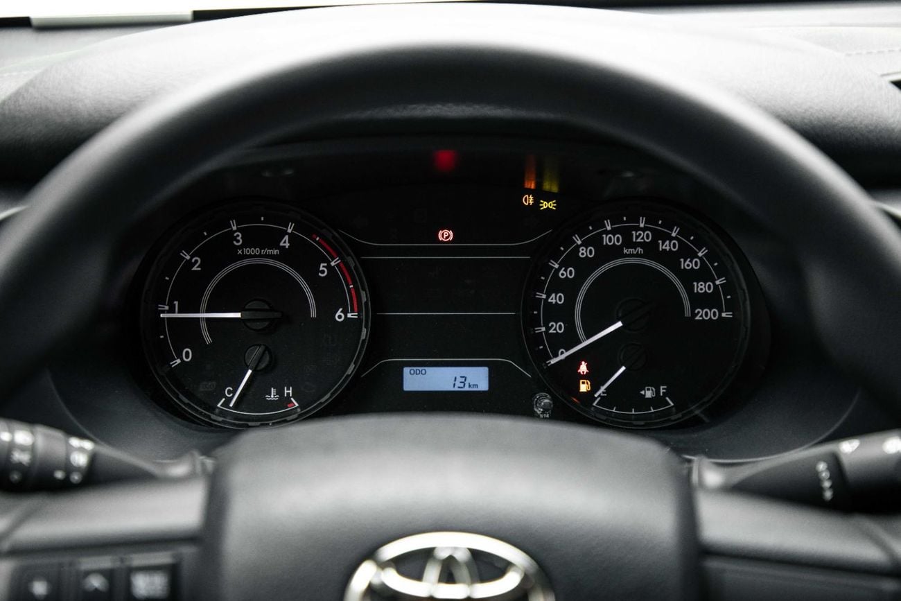 تويوتا هيلوكس DLX 2.4L - Super White Inside Maroon | Export Only