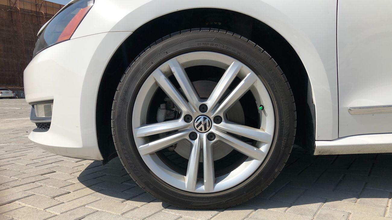 Volkswagen Passat SEL 2.5L