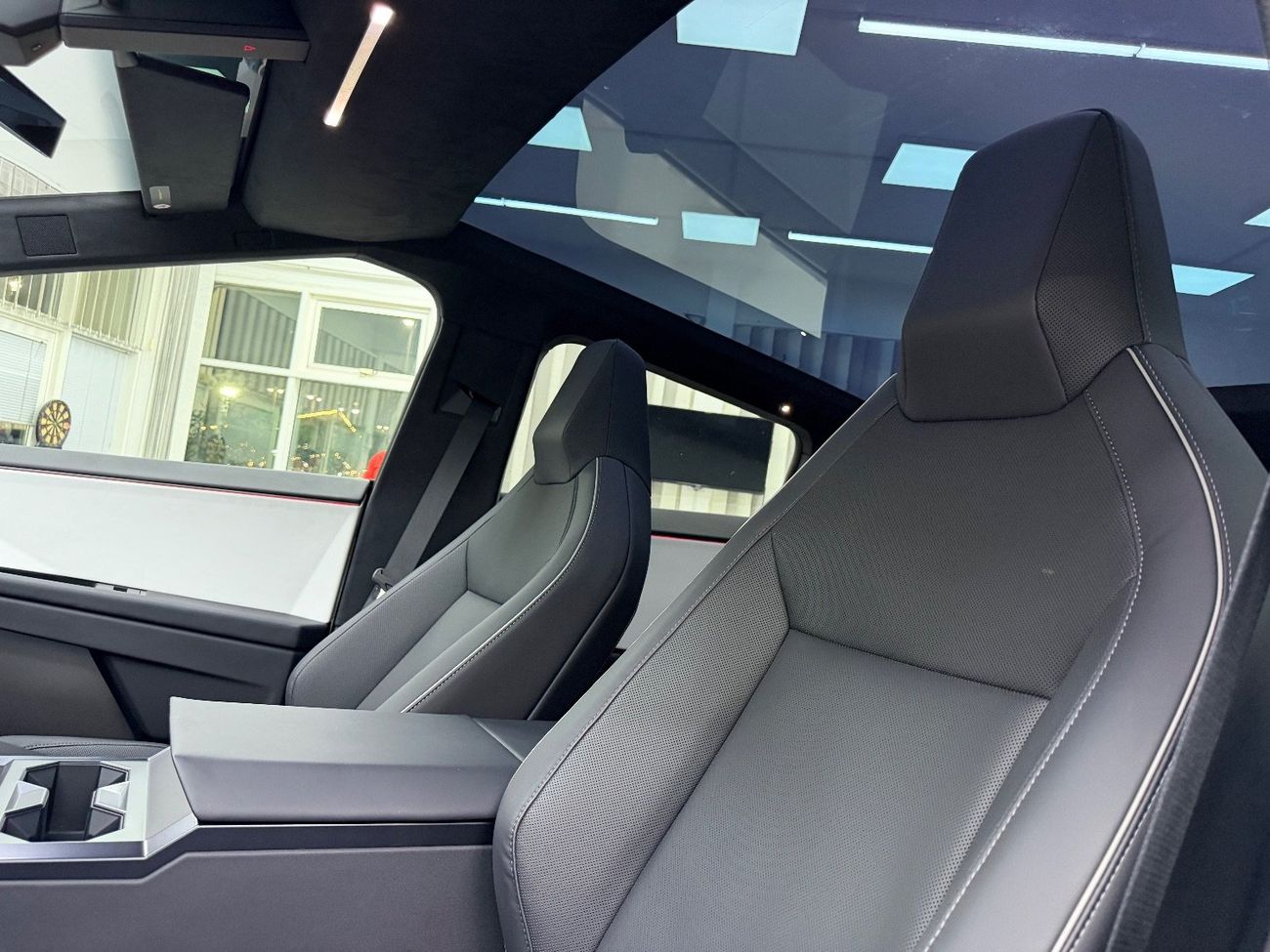 Tesla Cybertruck Foundation Series .. 3 motor