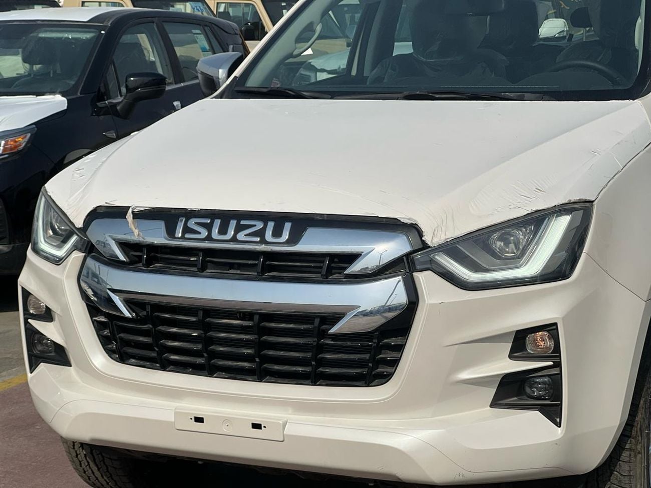 إيسوزو D ماكس 3.0L Crew Cab 4WD LS (A/T)