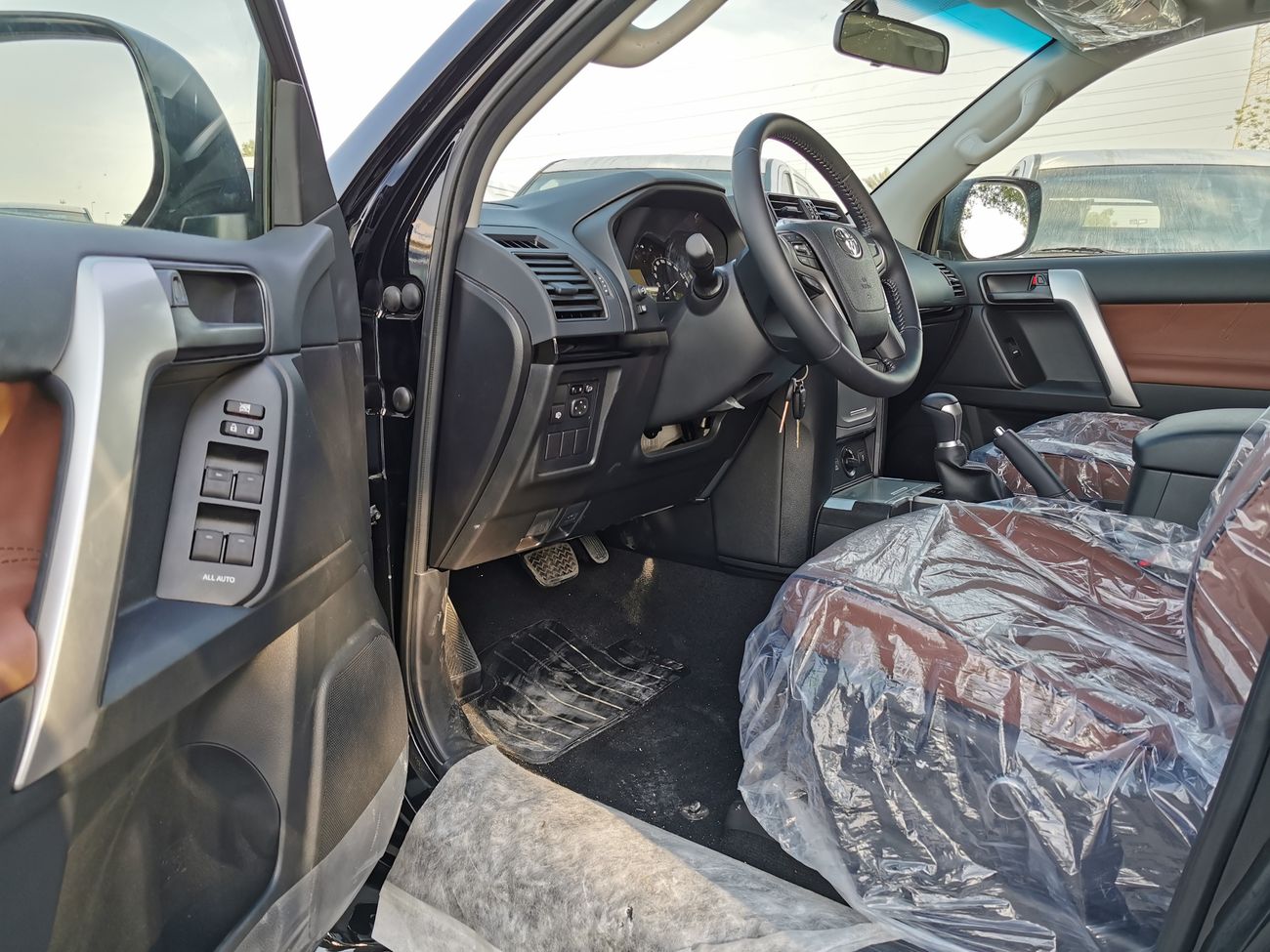 Toyota Prado 2.7L PETROL, 18" RIMS, DVD + CAMERA, POWER SEATS, SUNROOF, COOL BOX (CODE # TPB2020)